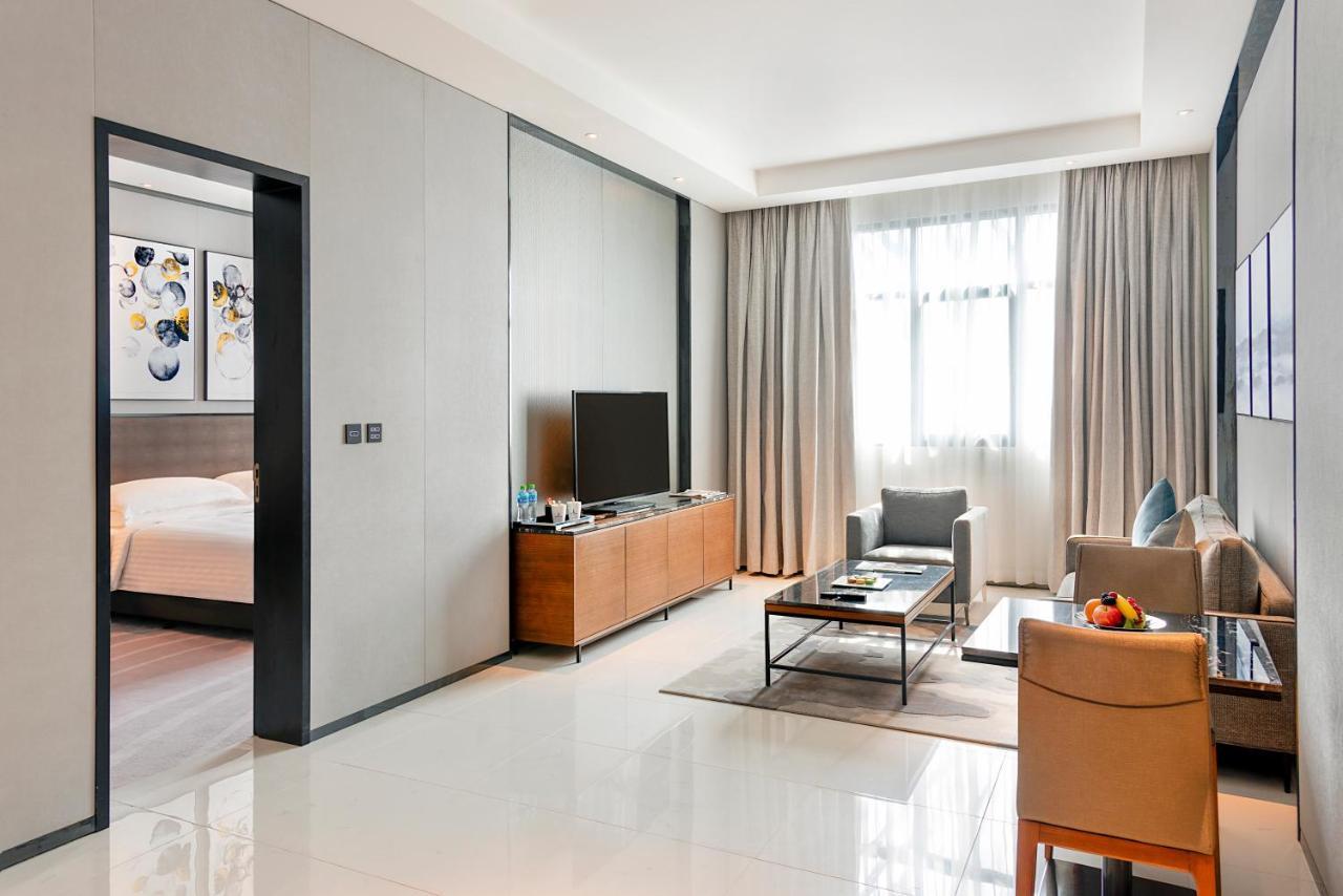 Asiana Grand Hotel Dubai Esterno foto A suite at the hotel