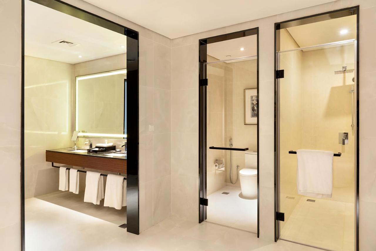 Asiana Grand Hotel Dubai Esterno foto A bathroom with a shower room