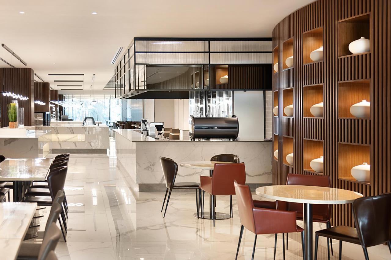 Asiana Grand Hotel Dubai Esterno foto The lounge at the airport