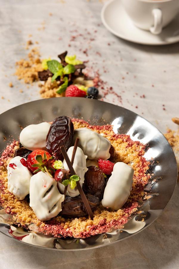 Asiana Grand Hotel Dubai Esterno foto A chocolate parfait